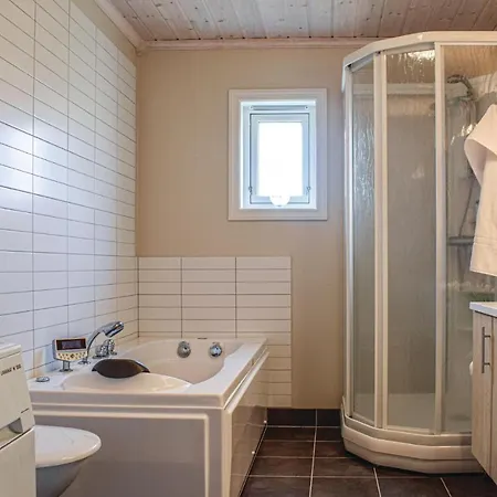 5 Bedroom Stunning In * Aseral