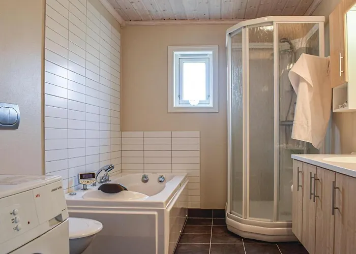 5 Bedroom Stunning In * Aseral