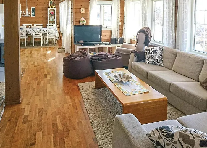 بيت للعطل 5 Bedroom Stunning In